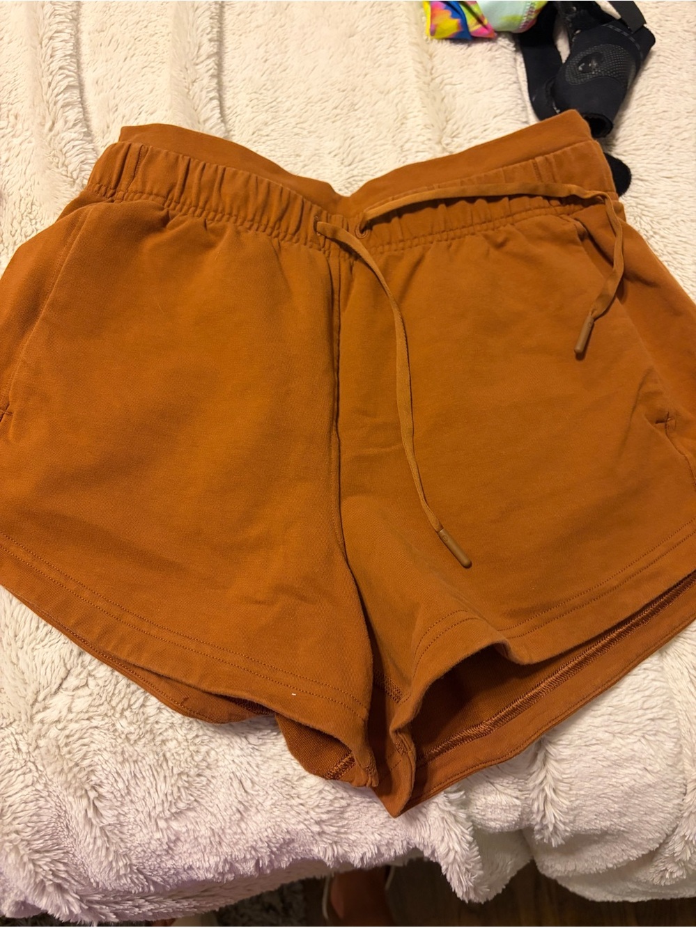 Lululemon inner glow shorts sz 4 vguc